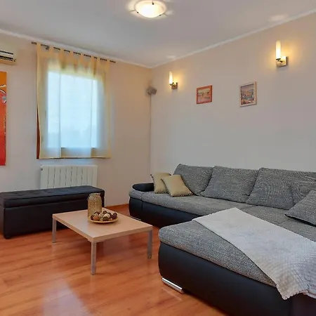 Vila Holiday House Emma With Private Pool For 6 People