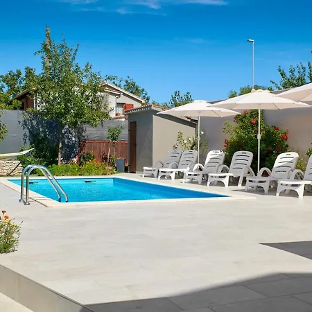 Holiday House Emma With Private Pool For 6 People Vila Burići