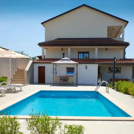 Vila Holiday House Emma With Private Pool For 6 People Burići