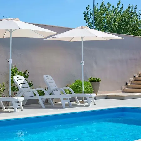 Vila Holiday House Emma With Private Pool For 6 People