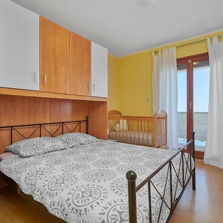 Holiday House Emma With Private Pool For 6 People Vila Burići