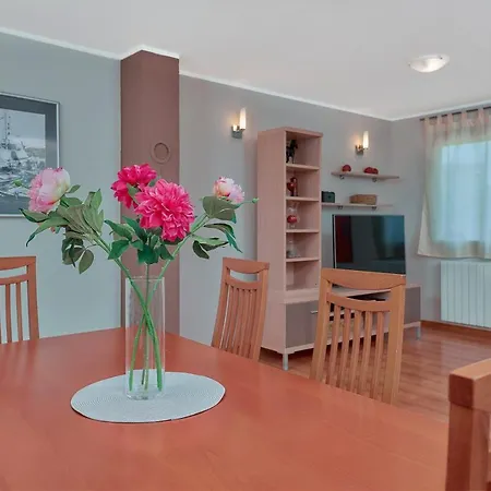 Vila Holiday House Emma With Private Pool For 6 People *